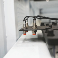 Scie à panneaux CNC HICAS HC280 HC330 380V 50Hz double tension, prête pour l'Amérique du Nord et l'Europe, pour la découpe de panneaux de bois en usine
