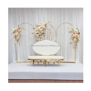 Fournisseur <span class=keywords><strong>de</strong></span> mobilier d'événements, chaise <span class=keywords><strong>de</strong></span> luxe avec cadre en métal doré, canapé en cuir PU, canapé royal pour mariage - Product Image 1