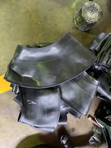 Bavette de pneu en caoutchouc pneu de camion chambre à air Type accessoires voitures autres roues pneus DOT/E-MARK/REACH/ISO certifié - Product Image 4