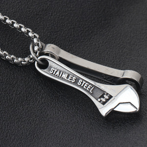 Collar con Colgante de Llave Inglesa de Acero Inoxidable, Cadena de 60 cm, Regalo para Hombre, Joyería con Diseño de Herramienta - Product Image 3