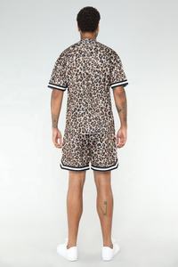 KY leopardo estampado cuello redondo Oversize Fit manga corta Camiseta Streetwear camiseta y pantalones cortos conjunto <span class=keywords><strong>ropa</strong></span> <span class=keywords><strong>de</strong></span> hombre 2023 - Product Image 5