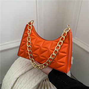 Bolso de mano con cadena para hombro con forma de bola de masa hervida para mujer, bolso grande informal con patrón de logotipo redondo, forro de poliéster PU, cierre de cremallera - Product Image 3