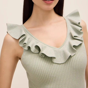 Débardeur côtelé sans manches vert sauge élégant pour femme avec volants et col en V – Idéal pour l'été, le quotidien et le bureau - Product Image 5