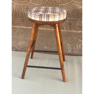Tabouret de bar en bois avec assise rembourrée, structure en bois massif, chaise de comptoir, design moderne pour café et restaurant - Product Image 2