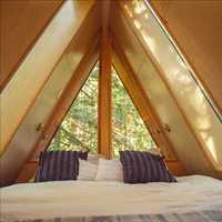 Casa Triangular Galvanizada con Estructura de Acero Moderna en Forma de A para Mayor Durabilidad, Ideal para Sala de Estar u Oficina en Casa