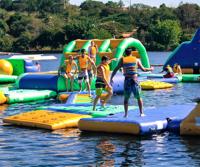 Obstacles aquatiques gonflables personnalisés, équipement d'amusement flottant, méga île flottante, aire de jeux gonflable pour le plaisir aquatique des adultes