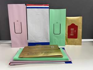 Impression personnalisée Pochette en nylon PE blanc Rouleau de film d'emballage pour lingettes humides Sac avec autocollant - Product Image 2