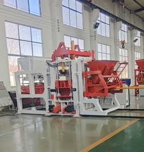 Oportunità di Business ad Alto Profitto: Macchina Automatica per la Produzione di Blocchi in Calcestruzzo QT10-15 con Motore PLC, Cambio e Pressione Idraulica a Basso Prezzo - Product Image 1