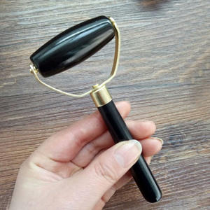 Rouleau de massage facial en jade noir Bian, pierre de gua sha manuelle pour une belle peau - Product Image 4
