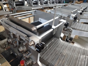 Automatic Multifunctional 304 Stainless Steel <b>Corn</b> Tortilla & Chapati Making Machine with 30pcs/Min Capacity - Product Image 4