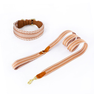 <span class=keywords><strong>Collar</strong></span> de cuero clásico de lujo para mascotas con estampado decorativo lateral <span class=keywords><strong>Corgi</strong></span> collares laterales para mascotas correas decoración de plumas correa de perro para gatos - Product Image 2