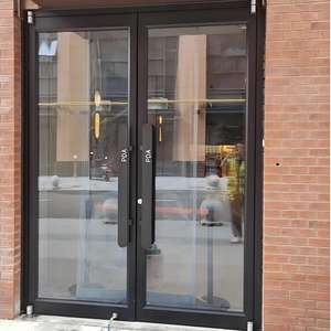 <span class=keywords><strong>Porte</strong></span> <span class=keywords><strong>d</strong></span>'entrée <span class=keywords><strong>en</strong></span> <span class=keywords><strong>aluminium</strong></span> noir moderne sur mesure avec double vitrage, <span class=keywords><strong>porte</strong></span> battante pour devanture <span class=keywords><strong>de</strong></span> magasin commercial pour magasin <span class=keywords><strong>de</strong></span> <span class=keywords><strong>d</strong></span>étail - Product Image 5