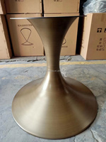 Pied de Table en Bronze Antique avec tulipe