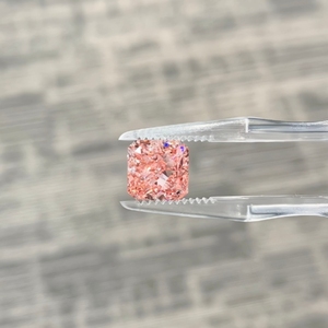 Синтетический бриллиант IGI-сертифицированный, выращенный в лаборатории, цвета Fancy Vivid <span class=keywords><strong>Pink</strong></span>, огранка Radiant, для изготовления ювелирных изделий - Product Image 3