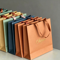 Sac à main en carton blanc résistant, capacité de 6 à 9 kg, logo imprimé personnalisé, design minimaliste élégant pour emballage cadeau de boutique