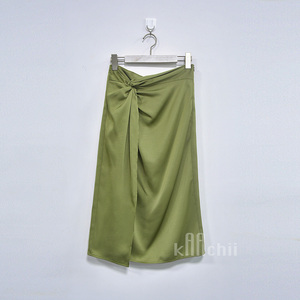 Jupe en satin décontractée à coupe biaisée, fabricants de vêtements Old Money verticaux certifiés Sedex BSCI, sur mesure pour femmes - Product Image 1