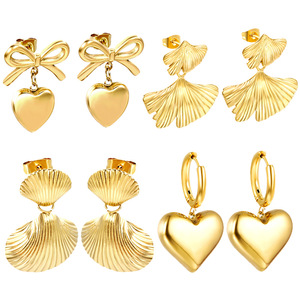 Pendientes con forma de corazón chapados en oro, aleación de zinc, diseño de lazo con corazón pequeño para mujer, joyería de moda - Product Image 2