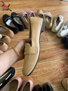 Chaussures plates décontractées en PVC pour femmes, légères, style « maman », produit en stock, vente chaude - Product Image 3