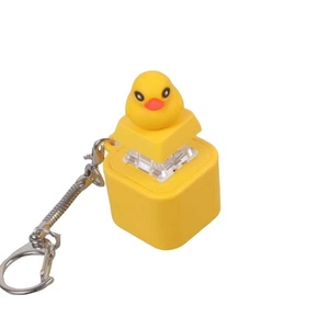 Prodotti <span class=keywords><strong>di</strong></span> <span class=keywords><strong>Tendenza</strong></span> 2025 Nuovi Arrivi Regalo <span class=keywords><strong>di</strong></span> Compleanno <span class=keywords><strong>Portachiavi</strong></span> Liquido a Forma <span class=keywords><strong>di</strong></span> Paperella Cartoon per Adulti con Autismo - Product Image 1