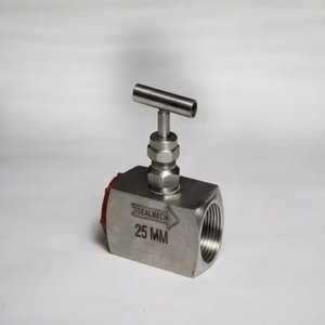 Válvula de aguja de cuerpo cuadrado Sealmech, construcción de acero inoxidable, válvula de control manual, tamaño de puerto de 1/4 para aplicaciones de control de flujo - Product Image 1
