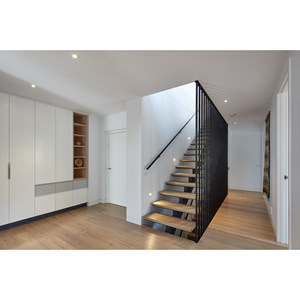 Villa moderna con estructura de hormigón, resistente a vientos de más de 121 mph, ideal para la vida costera. - Product Image 4