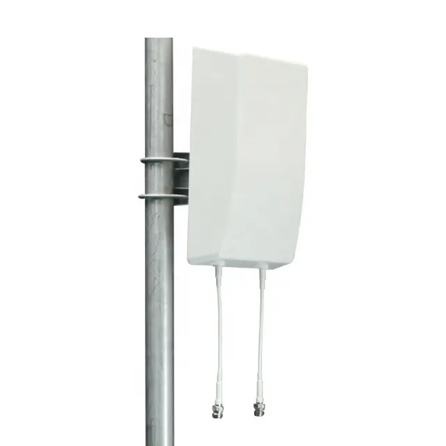 698 -- Antenna direzionale del pannello Pctel di 4000MHz 15dBi per le antenne dei connettori di Huawei 5G H112 e TS9 per le comunicazioni