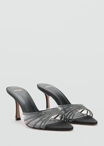 <span class=keywords><strong>Sandalias</strong></span> <span class=keywords><strong>de</strong></span> Tacón Alto Metálicas <span class=keywords><strong>Doradas</strong></span> <span class=keywords><strong>de</strong></span> Lujo MNG para Mujer, con Tiras Cruzadas, Punta Puntiaguda, Tacón <span class=keywords><strong>de</strong></span> Aguja, Pedrería, Transpirables y Antideslizantes - Product Image 4
