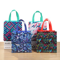 Logo personnalisé Design Prix d'usine Sac d'emballage de cadeau vêtement réutilisable coloré avec poignée