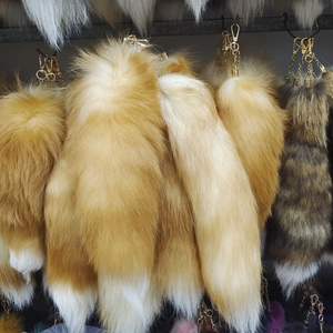Vente en gros de porte-clés en fourrure véritable de 40cm avec queue de renard porte-clés en fourrure de renard blanc - Product Image 4