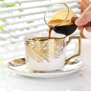 Juego de Tazas de Café de Cerámica Europea con Platillo, Diseño Estampado en Caliente, Capacidad de 401-500 ml, Apto para Lavavajillas y Microondas, Patrón de Dibujos Animados, para Fiestas - Product Image 2