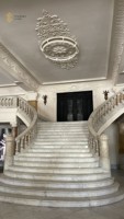 Escalier en marbre courbé sur mesure YUSHI pour villas européennes de luxe, idéal pour les projets de design d'intérieur – Vente en gros directe de l'usine de pierre