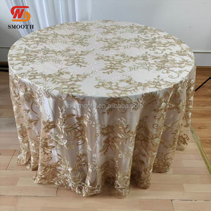 Mantel redondo de encaje dorado con bordado floral, tamaño personalizable, para decoración de bodas y hoteles. - Product Image 1