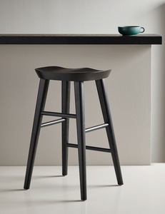 Meubles de cuisine, comptoirs de restaurant, tabourets de bar en bois sur mesure - Product Image 3