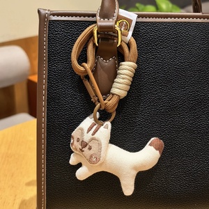 พวงกุญแจตุ๊กตากระรอก 3 มิติแบบพกพา ทำมือ ของขวัญวันเกิดเด็ก ตกแต่งโทรศัพท์ ของตกแต่งกระเป๋าถือผู้หญิง พวงกุญแจสัตว์ผ้า - Product Image 3