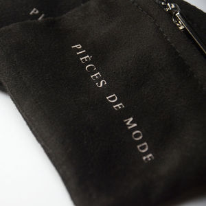 Pochette à bijoux en velours gaufré avec logo personnalisé, en faux daim noir doux, recyclable, avec cordon de serrage, petite taille, de luxe, fournie directement par l'usine - Product Image 6