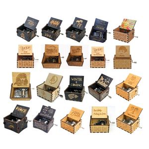 Caja de música de madera con manivela de mano de diseño y música personalizada, caja de música de madera con manivela de mano para regalo de cumpleaños Popular - Product Image 1