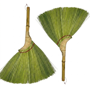 ไม้กวาดกุ้งขนาดเล็กจากอินโดนีเซีย ด้ามไม้ไผ่ใยธรรมชาติ อุปกรณ์ทำความสะอาดพื้นบ้าน - Product Image 5