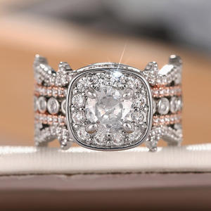 Anello da Donna A270 in Oro Bianco con Diamante Taglio Cushion, Anello di Fidanzamento con Diamante Naturale Colore G e Pietre Laterali - Product Image 5