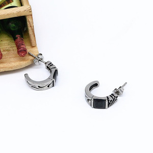 Pendientes tipo huggie de luna creciente de acero y titanio yunnique con engaste de circonita para mujer, joyería de moda - Product Image 4