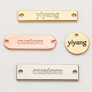 Accessoires pour sacs à vêtements : Étiquette métallique personnalisée avec logo de marque doré pour vêtements - Product Image 4