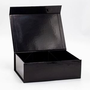 Boîte cadeau pliable de luxe A4 avec finition brillante noire et couvercle magnétique - Product Image 5