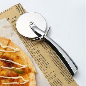 Utensilio de Cocina: Cortador de Pizza de Aleación de Zinc con Rueda de Corte Suave y Mango Metálico - Product Image 3