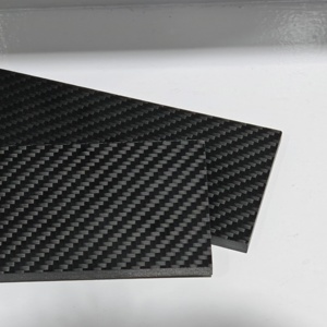 Feuille de fibre de carbone avec laminage multicouche équilibré, sans dédelaminage et résistante à la fatigue pour l'usinage de précision - Product Image 2