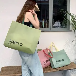 不織布ハンドバッグMOQ100pcs環境にやさしい広告衣料品店ショッピングハンドバッグ再利用可能なショッピングバッグ