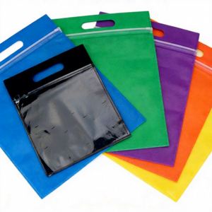 Sacs en plastique biodégradables personnalisés à fermeture éclair pour l'emballage de vêtements et de chaussures - Product Image 2
