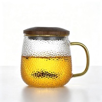 Tasse à thé en verre texturé martelé avec couvercle en bois et filtre pour la séparation du thé et de l'eau, tasse en verre résistant à la chaleur pour la consommation quotidienne