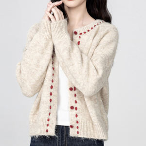 <span class=keywords><strong>Cardigan</strong></span> Oversize da <span class=keywords><strong>Donna</strong></span> in Maglia <span class=keywords><strong>Beige</strong></span> con Dettagli a Pois Rossi - Top Casual Giornaliero Giocoso - Product Image 2