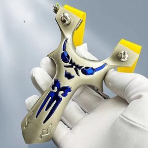 Venta caliente profesional de acero inoxidable al aire libre caza pájaro tirachinas dominante pequeño diablo diseño catapulta para juegos al aire libre - Product Image 4