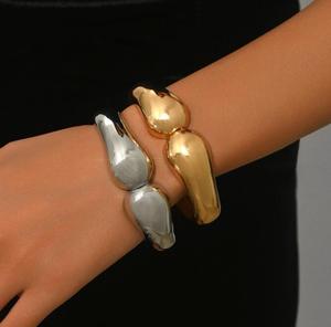 Женский браслет отличается преувеличенной индивидуальностью, склонной к выцветанию, и аксессуар для объятий в виде капли воды - Product Image 3