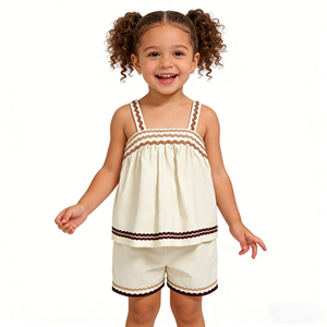 Completo da bambina in 2 pezzi <span class=keywords><strong>con</strong></span> top senza maniche e pantaloncini <span class=keywords><strong>con</strong></span> ricamo <span class=keywords><strong>rosso</strong></span> bianco blu - Product Image 3
